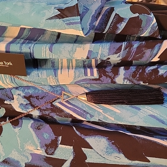 ARNA YORK COLLECTION TOP - Picture 6 of 7